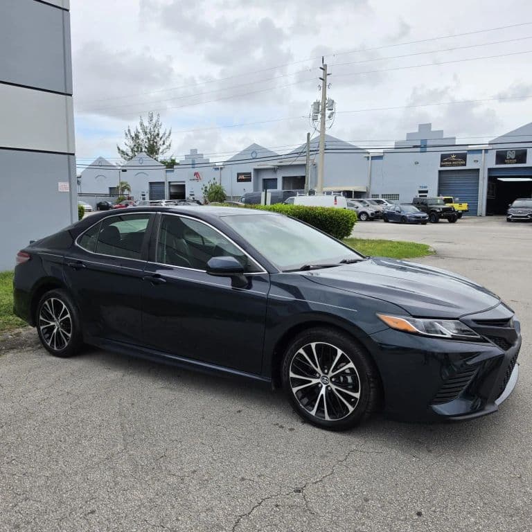 2018 Toyota Camry — photo 1